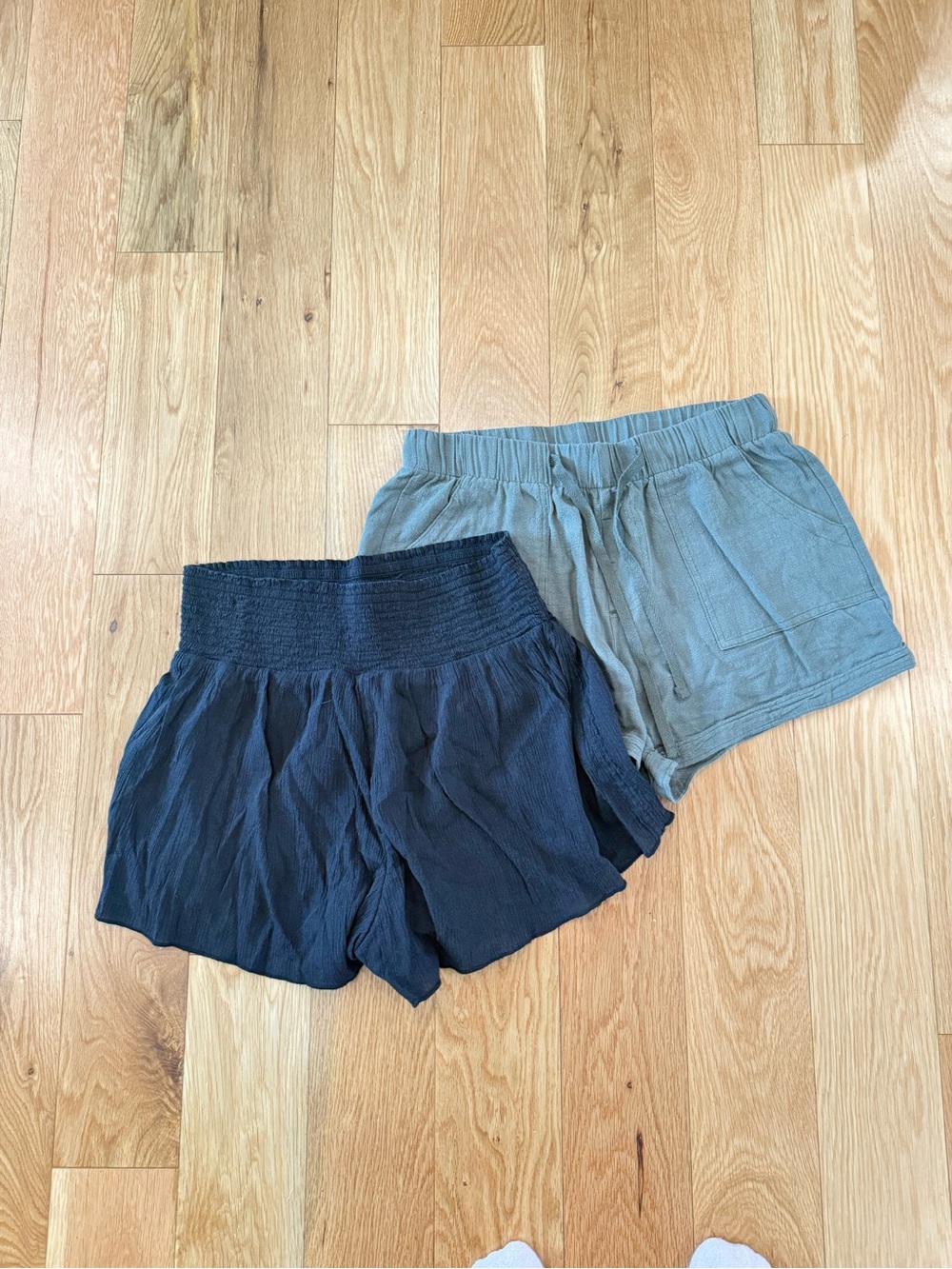 Size M Short Bundle | aerie Black flowy shorts & army green Amazon shorts